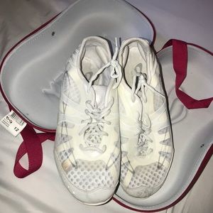 Nfinity vengeance cheer shoes